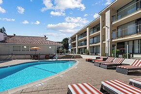 Vagabond Inn Executive Old Town