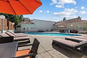 Vagabond Inn Executive Old Town