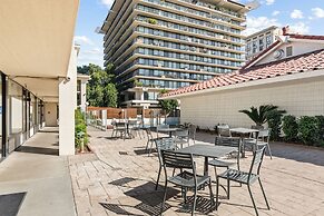 Vagabond Inn Executive Old Town