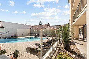 Vagabond Inn Executive Old Town