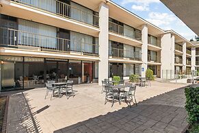 Vagabond Inn Executive Old Town