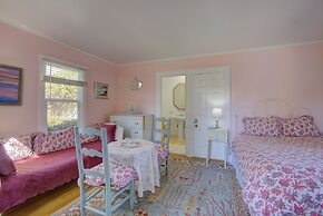 Secret Garden Inn and Cottages