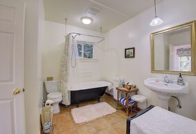 Secret Garden Inn and Cottages