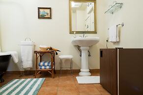 Secret Garden Inn and Cottages