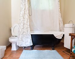 Secret Garden Inn and Cottages