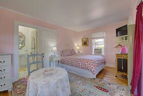 Secret Garden Inn and Cottages
