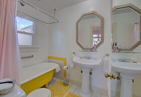 Secret Garden Inn and Cottages