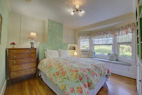 Secret Garden Inn and Cottages