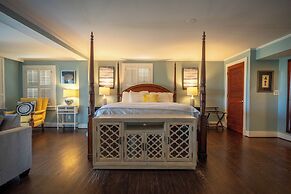 Elizabeth Pointe Lodge