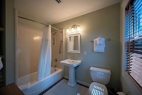 Elizabeth Pointe Lodge