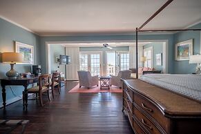 Elizabeth Pointe Lodge