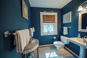 Elizabeth Pointe Lodge