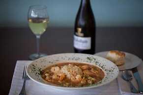 Elizabeth Pointe Lodge