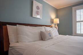 Elizabeth Pointe Lodge