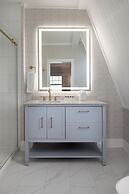 Elizabeth Pointe Lodge