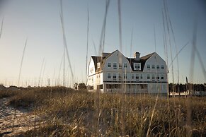 Elizabeth Pointe Lodge