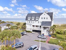 Elizabeth Pointe Lodge