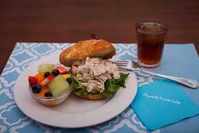 Elizabeth Pointe Lodge