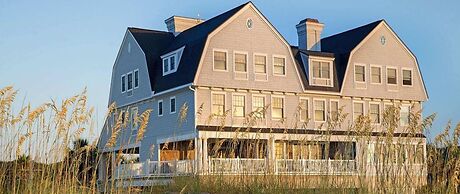 Elizabeth Pointe Lodge