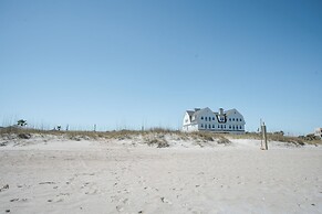Elizabeth Pointe Lodge