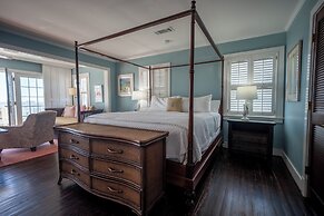 Elizabeth Pointe Lodge