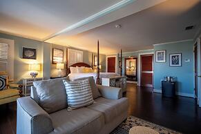 Elizabeth Pointe Lodge