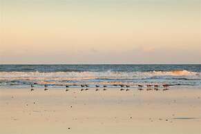 Elizabeth Pointe Lodge