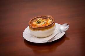 Elizabeth Pointe Lodge