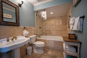 Elizabeth Pointe Lodge