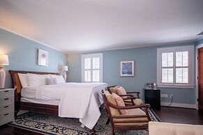 Elizabeth Pointe Lodge