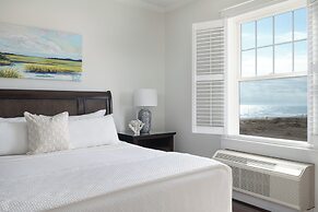 Elizabeth Pointe Lodge