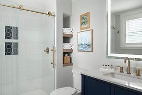 Elizabeth Pointe Lodge