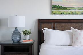 Elizabeth Pointe Lodge