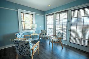 Elizabeth Pointe Lodge