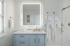 Elizabeth Pointe Lodge