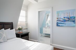 Elizabeth Pointe Lodge