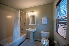 Elizabeth Pointe Lodge