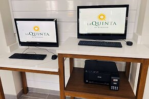 La Quinta Inn & Suites by Wyndham South Holland