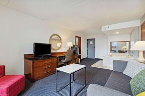 Econo Lodge Inn & Suites