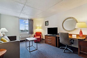 Econo Lodge Inn & Suites