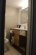 Econo Lodge Inn & Suites