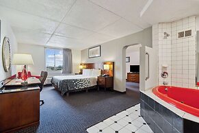 Econo Lodge Inn & Suites