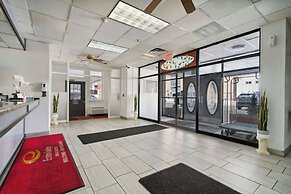 Econo Lodge Inn & Suites