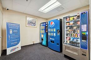 Econo Lodge Inn & Suites