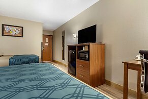 Econo Lodge Hays I-70