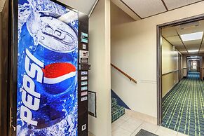 Econo Lodge Hays I-70