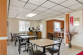 Econo Lodge Hays I-70