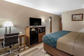 Econo Lodge Hays I-70