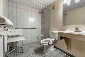 Econo Lodge Hays I-70