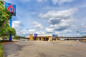 Motel 6 Baton Rouge, LA - Southeast
